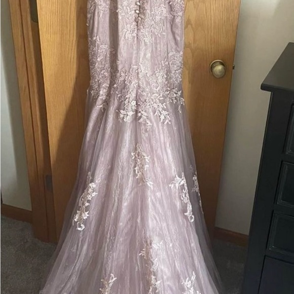 Beautiful dusty lavender dress. Corset back. Brand new never worn. Size 0/2 - Picture 3 of 5